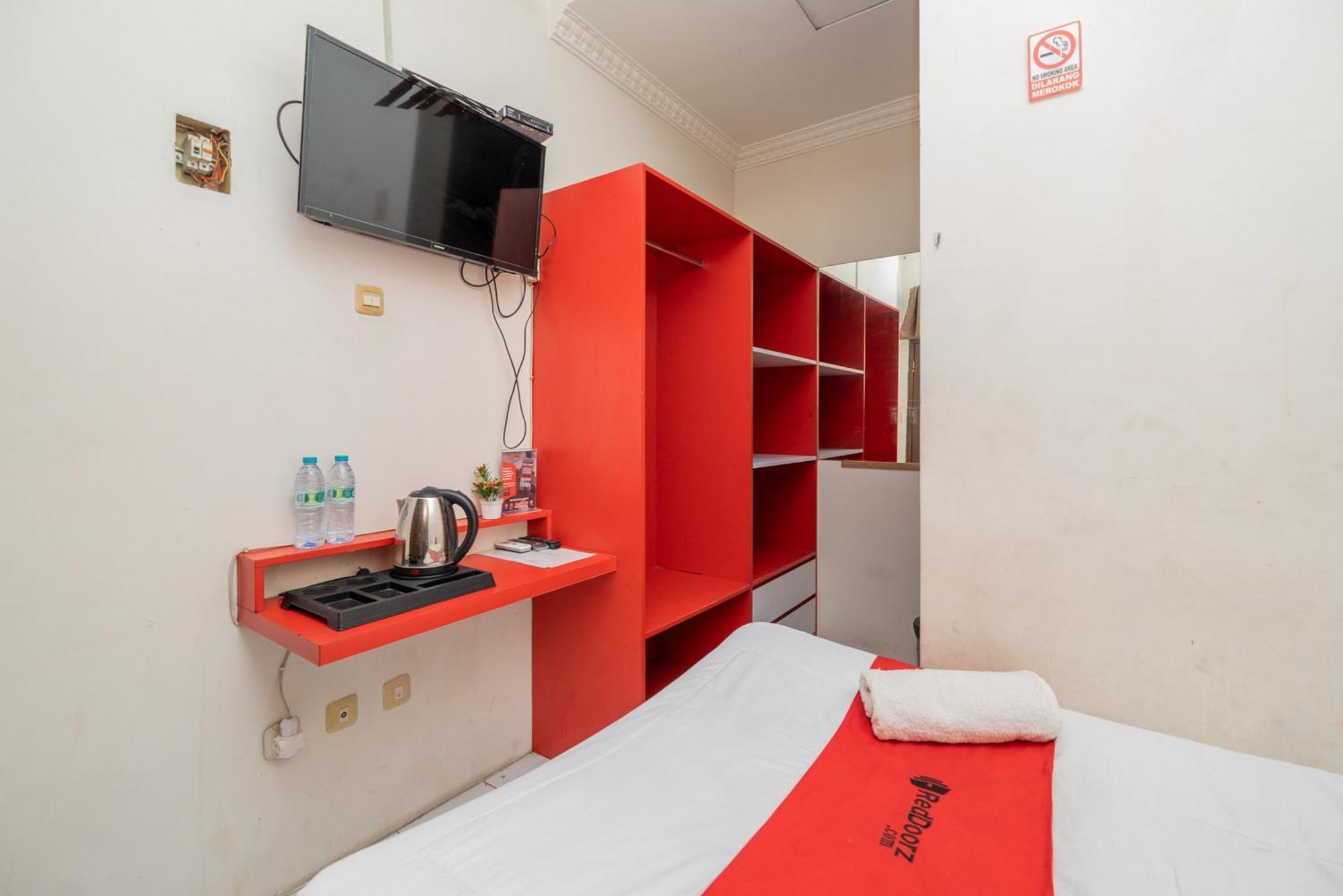 Reddoorz Plus @ Gunungsari Surabaya Kedurus Exterior photo
