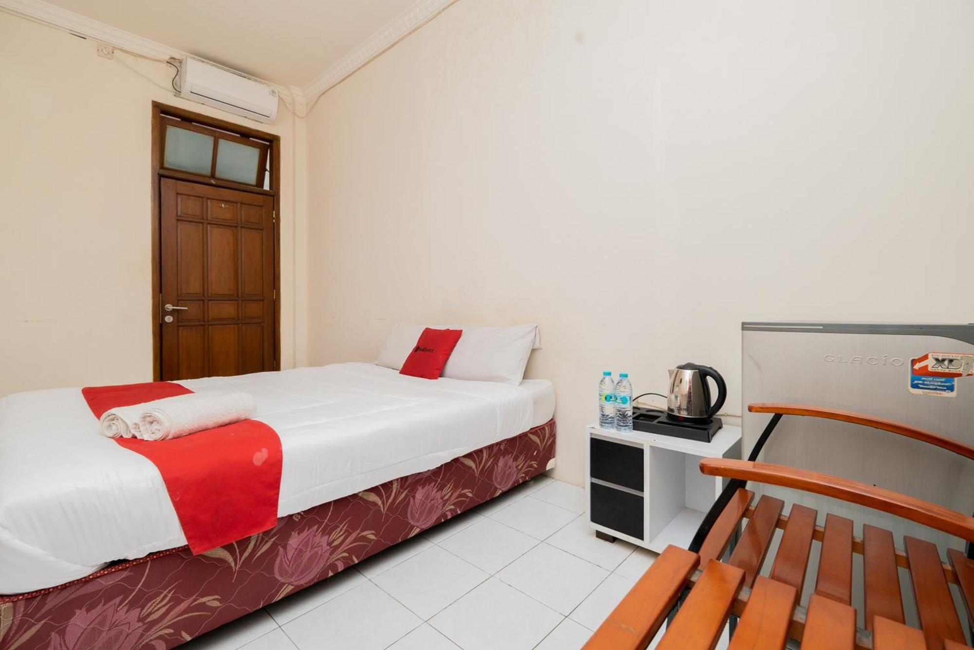 Reddoorz Plus @ Gunungsari Surabaya Kedurus Exterior photo
